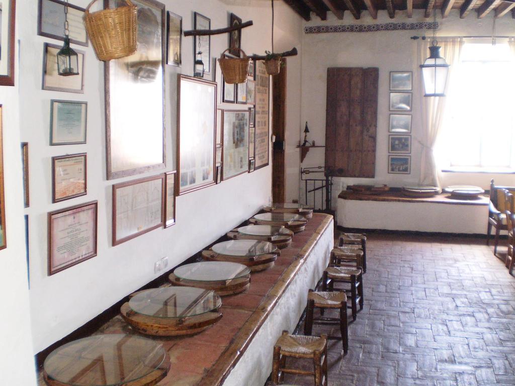 Comares Hotel-Museo Molino De Los Abuelos מראה חיצוני תמונה